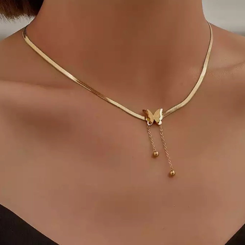 New 18k gold plated butterfly π¦ necklace - Picture 1 of 4